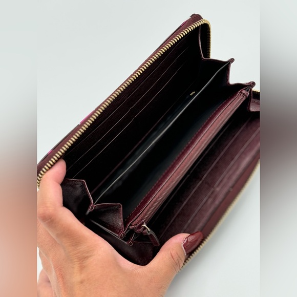 GUCCI LIMITED EDITION Betty Interlocking G Heartbeat Print Zip Around Wallet - Picture 8 of 14